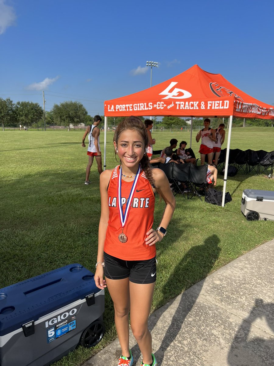 LaPorteRunning's tweet photo. ⚡️Way to go Penelope Rios! Finishing 5th at the Clear Falls invitational!⚡️#gettingstronger #correctname @sppennyy @lpisd @LPISDAthletics https://t.co/YLDa7bqTxi