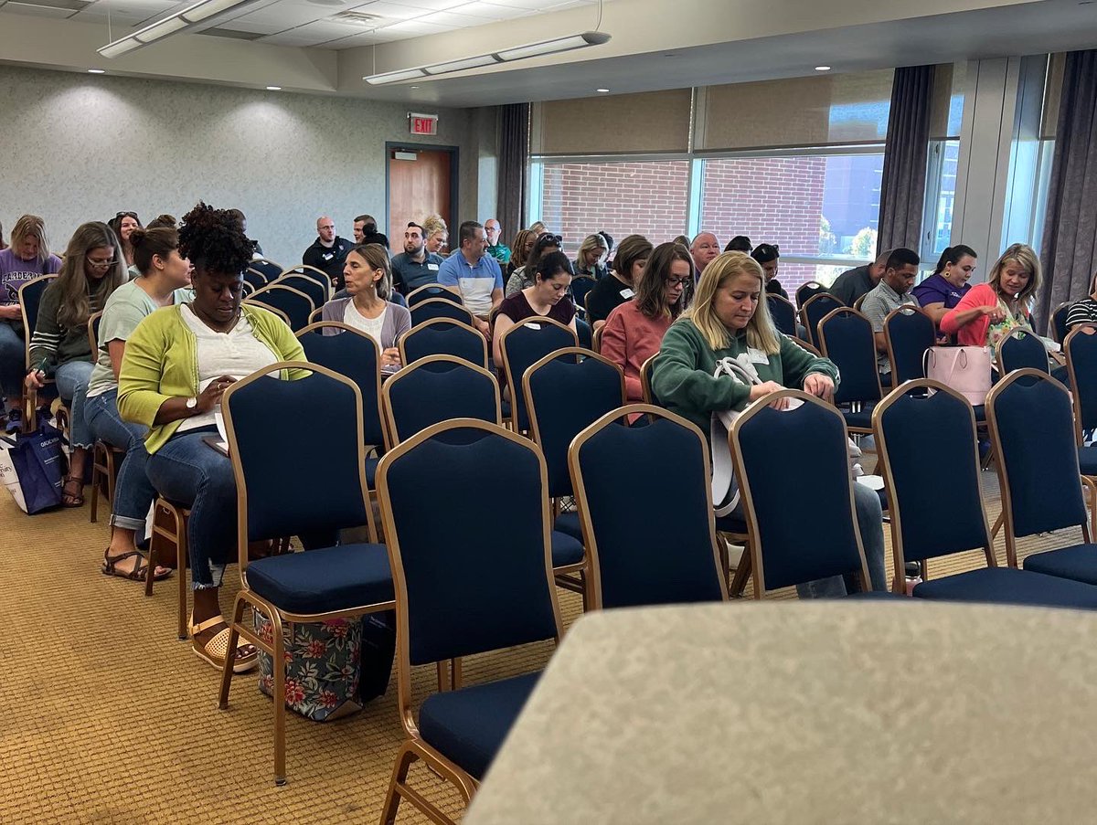 Ms_Kelly10's tweet photo. Presented to a great group of counselors at OACAC’s Articulation meeting today! https://t.co/d4A77AgjuQ