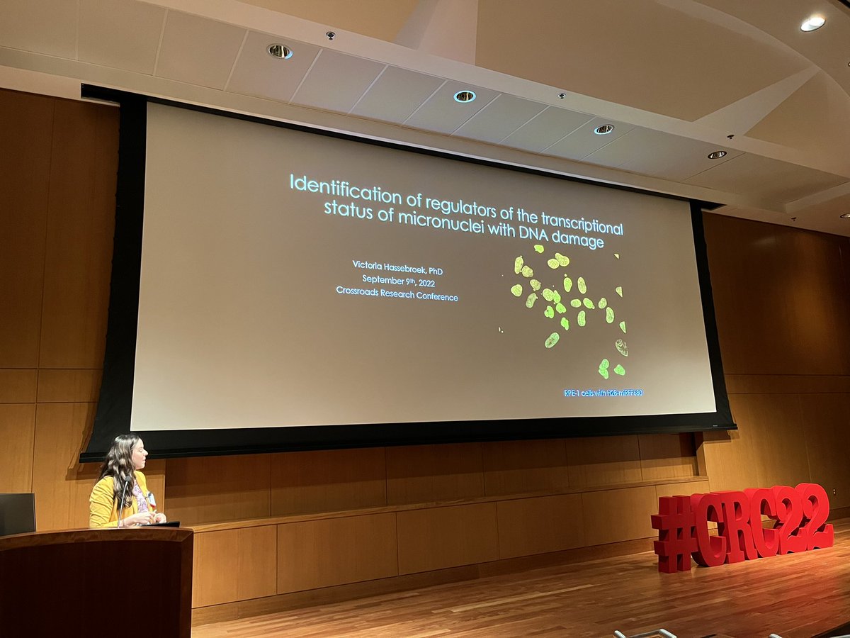 ScienceStowers's tweet photo. Now @VictoriaAnn_Has, @GertonJennifer Lab member, takes the #CRC22 stage! @StowersXroads #innovation #research #DNA 🧬 https://t.co/Y9dTCQqihR