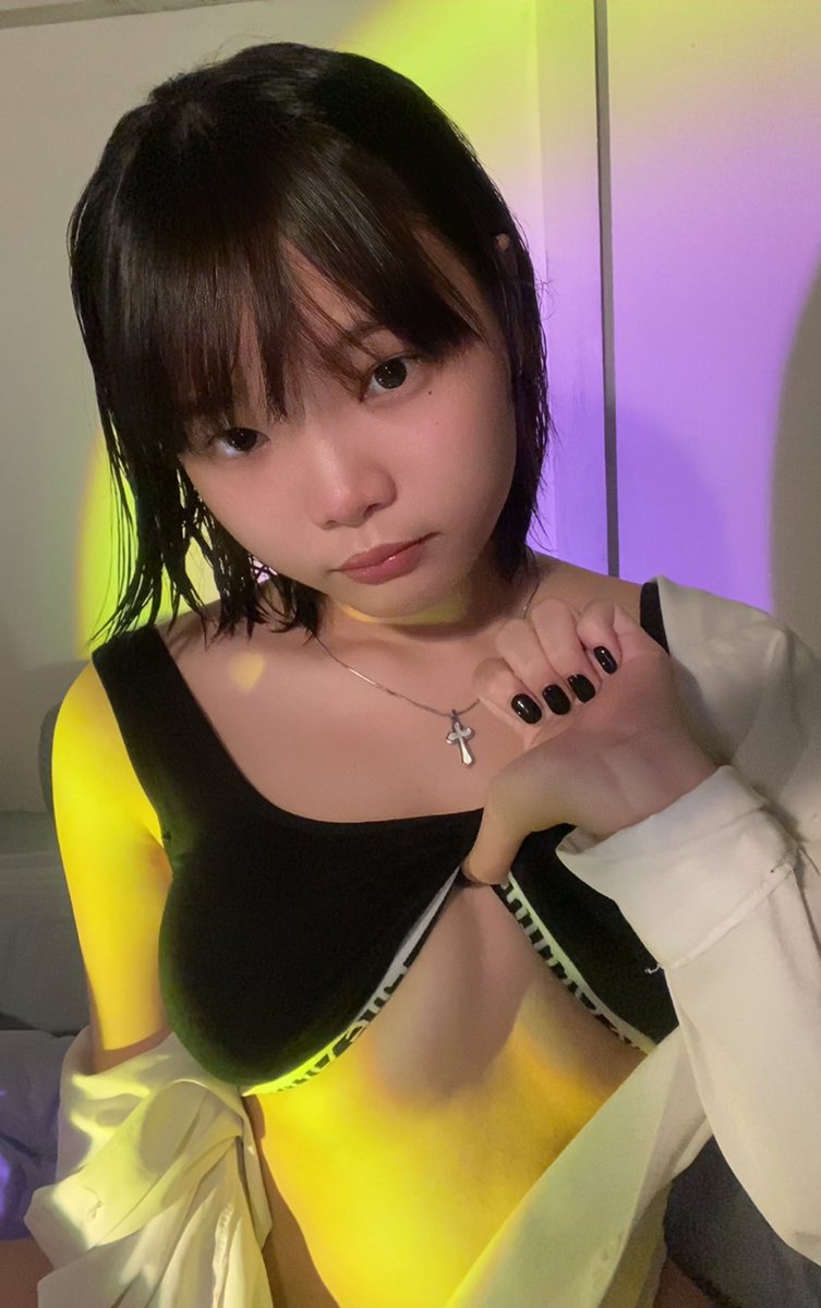 yukxwaii's tweet photo. นอนกันยังเจ้าพวกทาส https://t.co/EaH30NKIJH