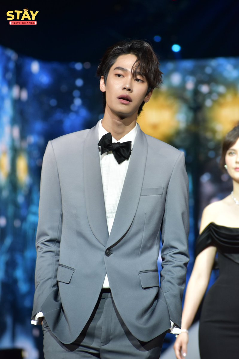 staynewsth's tweet photo. ไบร์ท - วิน - ดิว - นานิ จากค่าย GMMTV ร่วมเดินแบบในงาน “Mchoice 2022”

#Mchoice2022
#MintAwards2022
#MintMagTH 
 #F4Thailand
#bbrightvc 
#winmatawin 
#dew_jsu
#hirunkit_ https://t.co/GgRCuOSET8