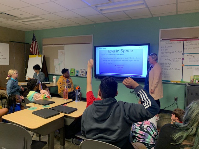 StemWloo's tweet photo. 5th grade students at Becker Elementary are jumping right into their first science unit of the school year: Whirligigs!  They are learning about gravity, a fair test, analyzing data, and using evidence to support a claim.  #bebold #STEM @WaterlooSchools https://t.co/lrFJcaJzKR