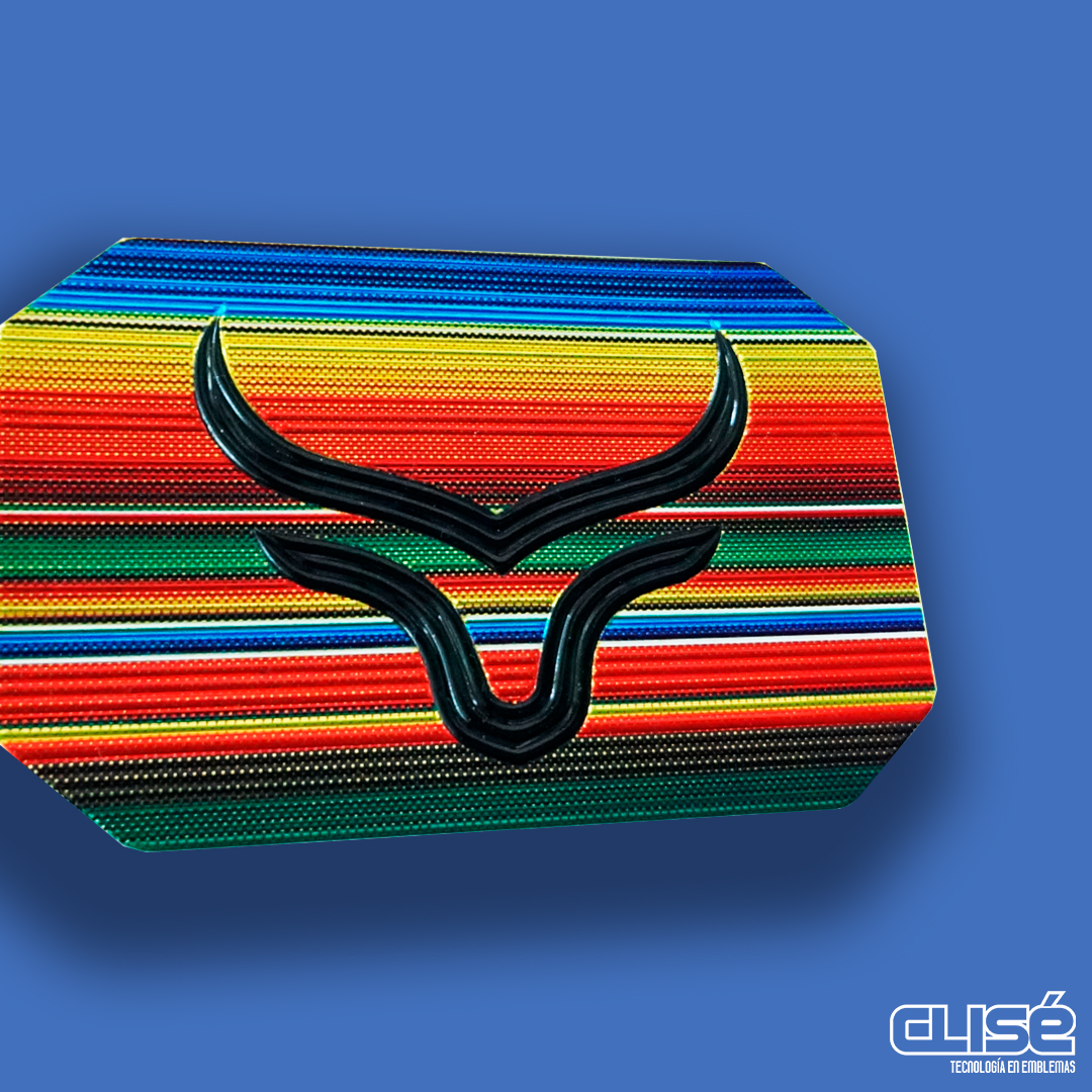 CliseTechnology's tweet image. Los emblemas de #Poliuretano alcanzan máximo nivel de detalle, reflexión de luz y se logra dar una esencia única a tu diseño