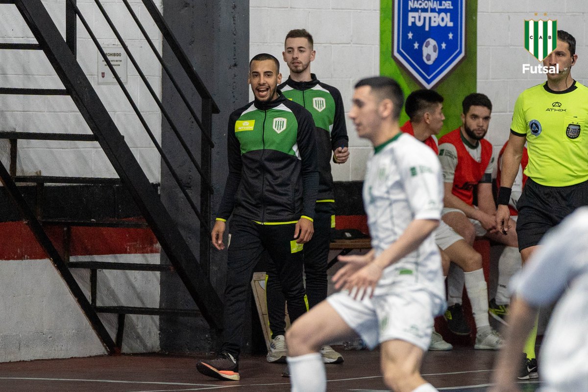 CAB_oficial's tweet photo. #Futsal || Banfield 🇳🇬 logró un triunfazo ante SECLA en el debut de Lucas Ríos como DT del primer equipo.

🎙️ "Lo que me llevó a tomar este desafío es el cariño y amor que le tengo al club"

La nota completa acá 👉🏽 https://t.co/nbqh9PYqAV https://t.co/GojJ2sT7qK