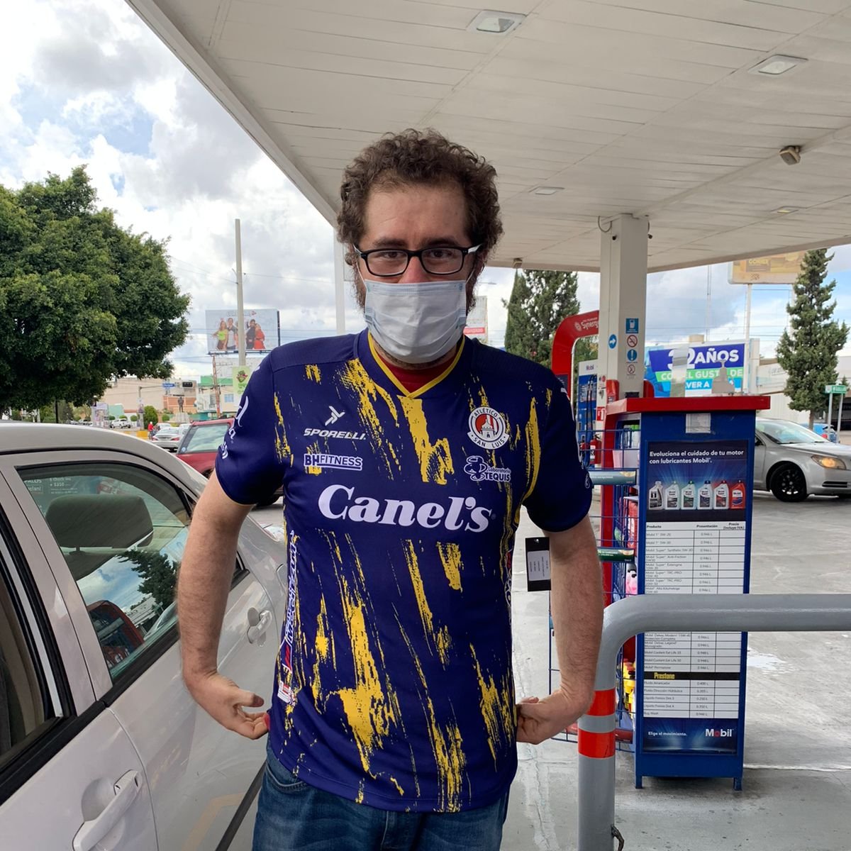MobilSLP's tweet photo. Estos #FanáticosDelMovimiento ya tienen su Jersey oficial del @AtletideSanLuis ¿Tu que esperas para venir por el tuyo a Mobil®️? 

Acumula 6 Check-ins + $350. y ven por el tuyo 👕🛫

📲Regístrate en https://t.co/519FrK8hYj
Consulta tyc https://t.co/dDKw0SciDN

#EligeElMovimiento https://t.co/sTDN3t7Jzf