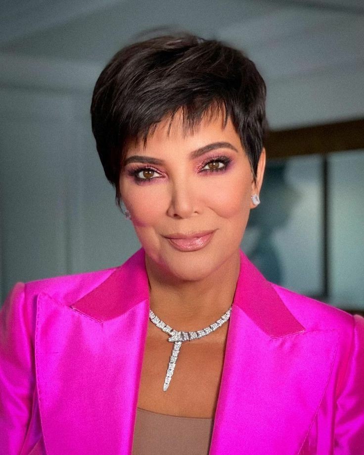 Kris Jenner'ın dudakları alerji olmuştu ->