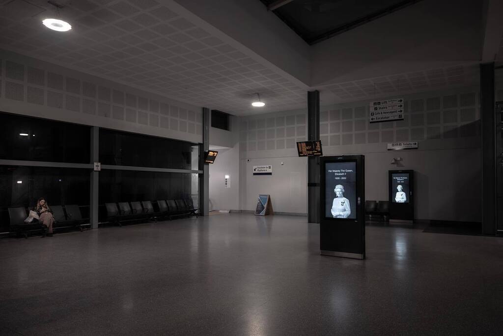 SeafieldStreet's tweet photo. Haymarket, Edinburgh
08.09.22

#edinburgh #scotland #leica #leicacamera #varioelmarit #elmarit #leicasl #visitscotland #scotspirit #leicainternational #streetphotography #documentary #documentscotland #documentaryphotography #scotrail #trainstation #port… https://t.co/LQiztquH8Z https://t.co/CgQ0zAbyVU