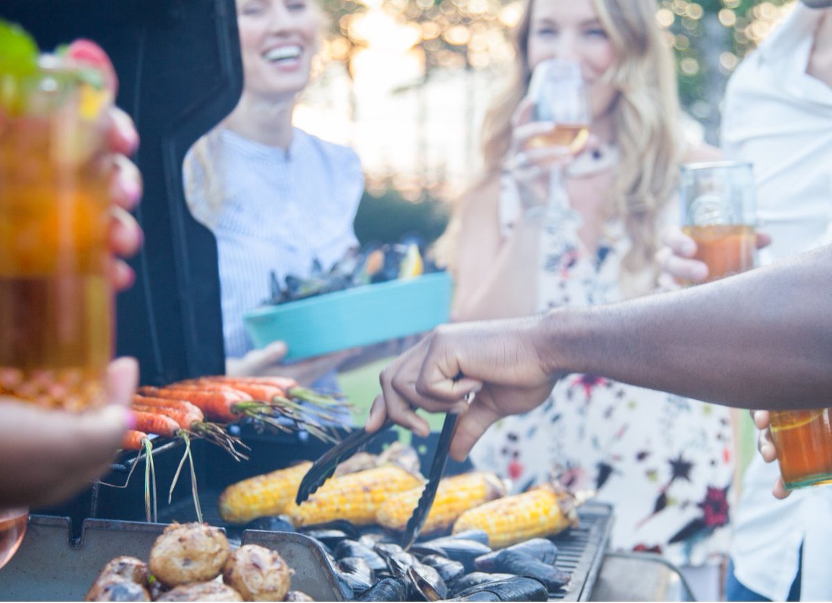 PEIMussels's tweet image. Soak up those end of summer of vibes by adding a delicious side of #PEIMussels to your weekend festivities! 

Unsure of how many mussels to serve per guest? We suggest 1 to 1¼ pounds per person for a main course or ½ pound per person for an appetizer. 👍