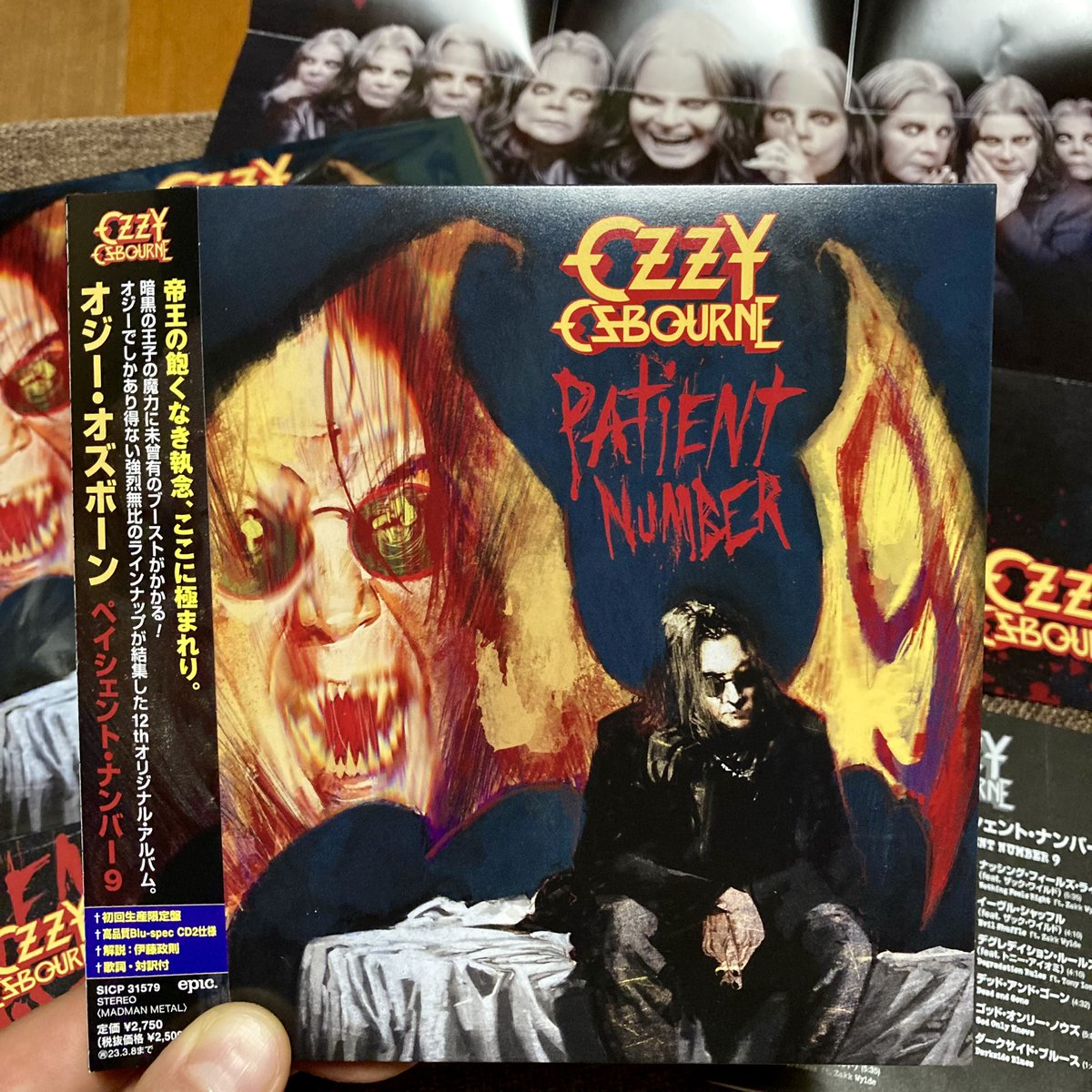 BL5D_GT_spec_B's tweet photo. 帝王オジーの新譜です💿
グルーヴィ、ヘヴィなバンドサウンド🔊
ポップ&キャッチー、かつ哀愁を帯びた歌メロ🎤🦇
盟友であるザック、アイオミ師をはじめクラプトンにジェフ・ベックといった豪華国宝級ギタリストの客演🎸
良い! とても良い‼︎
#OzzyOsbourne #PatientNumber9 #bl5np https://t.co/xm8YedFU9G