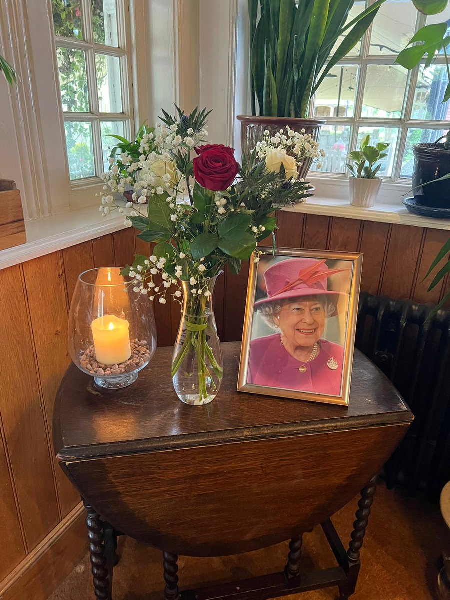 glasfrynpub's tweet image. Our thoughts are with the Royal Family after the passing of Queen Elizabeth II 

Goodbye and God bless your majesty 

❤️