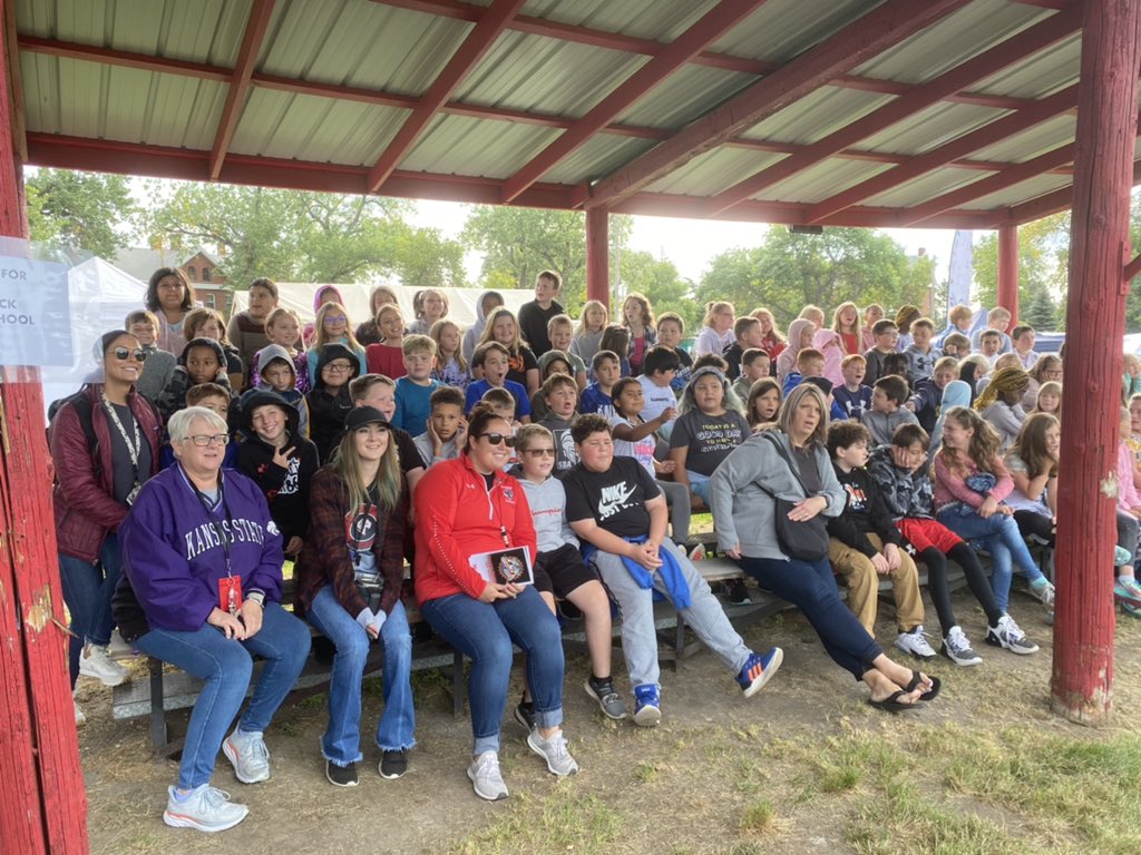 SymensLisa's tweet photo. The energy is great at the UTTC International Powwow!!! #learnbps https://t.co/5TbV42OWhw
