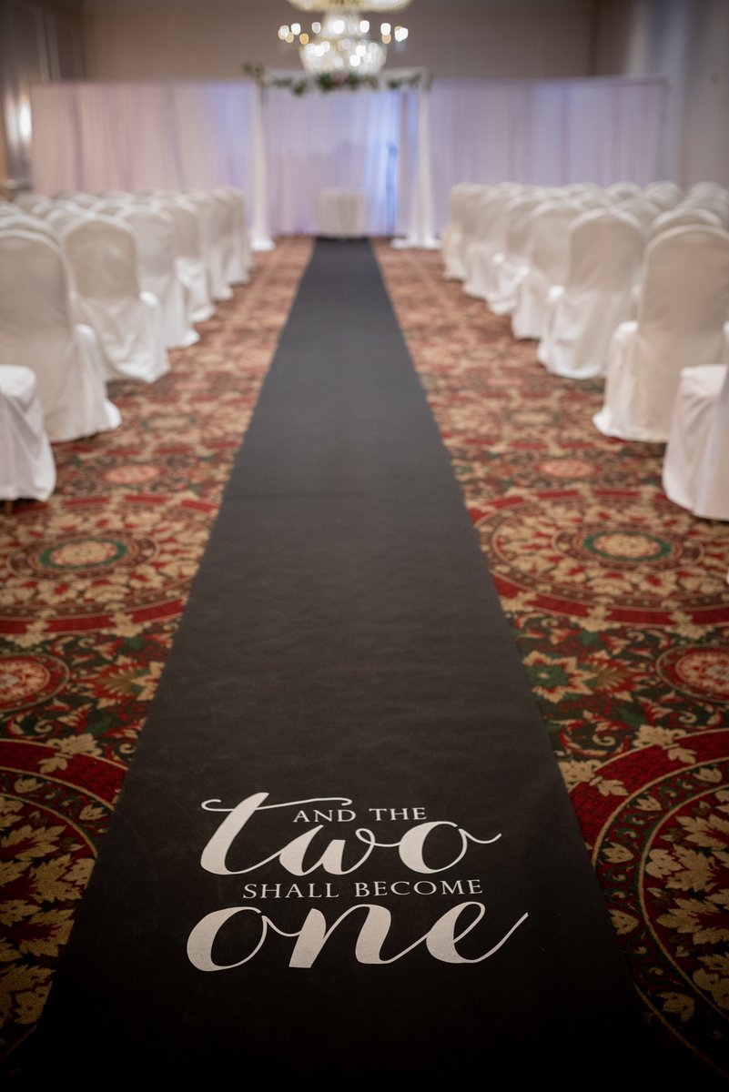 aarondaphotog's tweet photo. I always love a good wedding set up. Let's talk about your upcoming wedding date soon! https://t.co/ifYIkShLHl