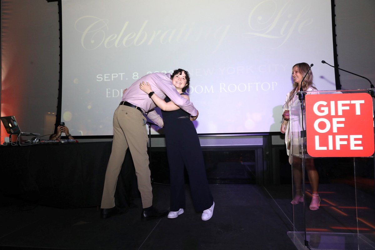 GiftofLife's tweet photo. Last night's #CelebratingLife event introduced #TransplantRecipient Hailey to her #LifesavingDonor Ethan!
Thank you to all who joined us in New York and on the Facebook live stream for this memorable evening ✨
#LiveGiven #LifeSaved https://t.co/D1A1DMZP6C