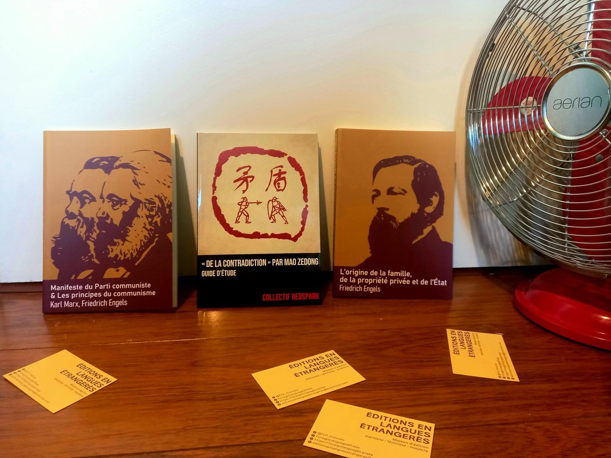 Nous revoilà avec... 3 nouveaux livres !!! "De la contradiction par Mao Zedong, guide d'étude", "Le Manifeste du Parti communiste", puis, pour finir, "L'origine de la famille, de la propriété privée et de l'Etat" 😺🌻⭐️🚩flpress.storenvy.com/collections/18…