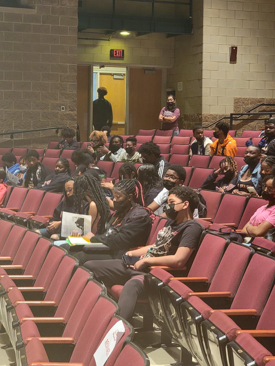 mscreer17's tweet photo. Thanks @RafiahMaxie for speaking with our students and sharing your story. @RichTownshipHS #SuicidePreventionMonth #SuicidePrevention
#richinstudentssuccess https://t.co/Ftyl7bW8Bb