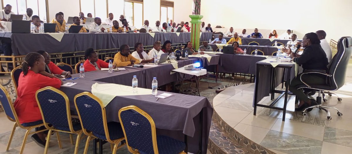 RwandaSouth's tweet photo. Uyu mwanya Guverineri wa @RwandaSouth  atangije umwiherero w'iminsi 3 w'Inama Njyanama ya @Muhangadis uri kubera i @HuyeDistrict ukaba witabiriwe n'abayobozi b'amashami mu Karere, Abanyamabanga Nshingwabikorwa b'Imiremge na n'Abafatanyabikorwa b'Akarere mu Iterambere (Jadf). https://t.co/uEc26PMFAI