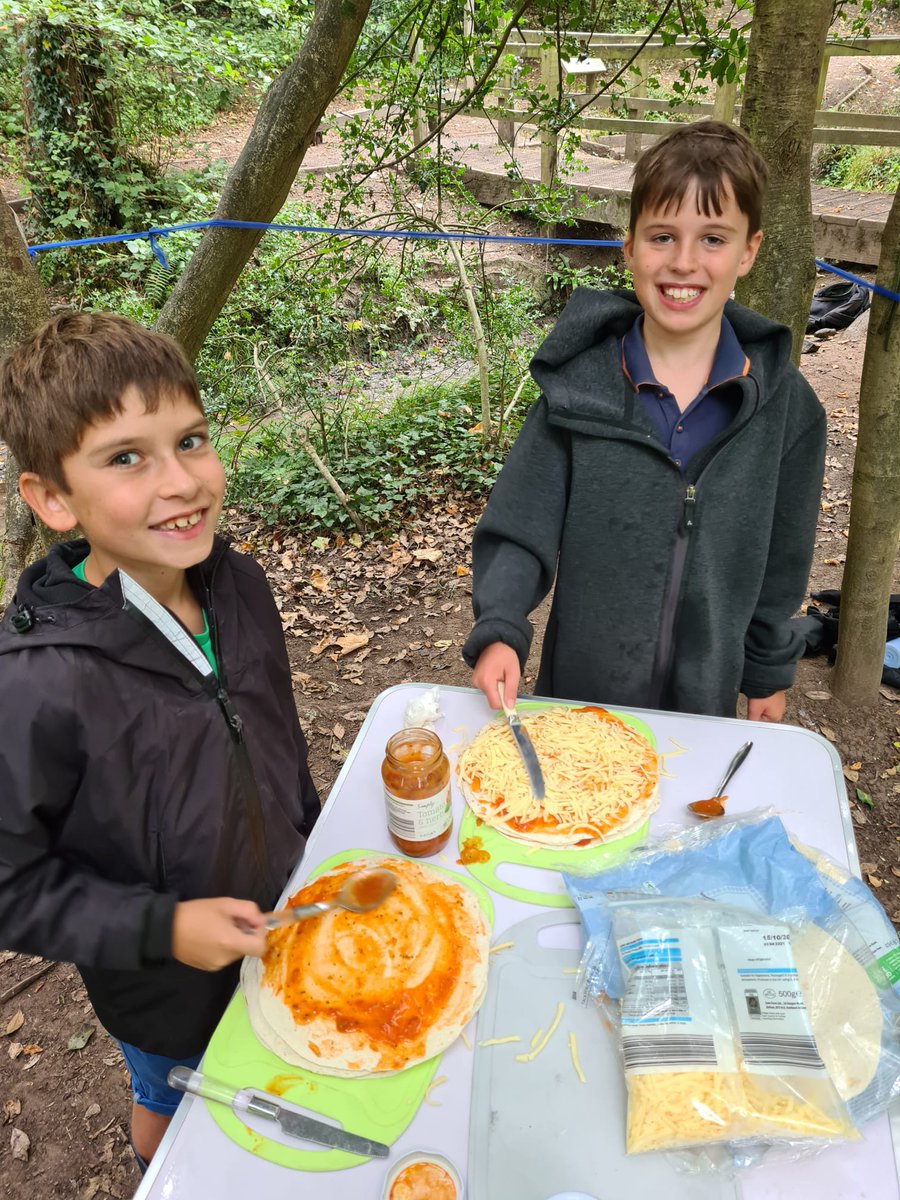 ExplorersMud's tweet photo. Some more amazing chefs who joined us for our #holidayclub #explorerdays this summer at #MudPieExplorers!
#healthyeating #forestschool #nature #outdoorlearning #natureschool #natureplay #mudpieexplorers #bristollife #bristolkids #bristoleducation #bristolschools #cookingonfire https://t.co/cMzJL0ZTpa