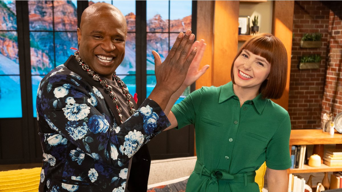 BYUtv's tweet photo. High fives for Season 3 of Hello Sunday! 🙏 Don't forget to tune in on October 2 to watch amazing guests like Alex Boye share inspiring true stories that will stir your soul, nurture hope, and inspire more dedicated Gospel living. 💛 #HelloSundayTV #BYUtv https://t.co/5TQE4Md7Qv