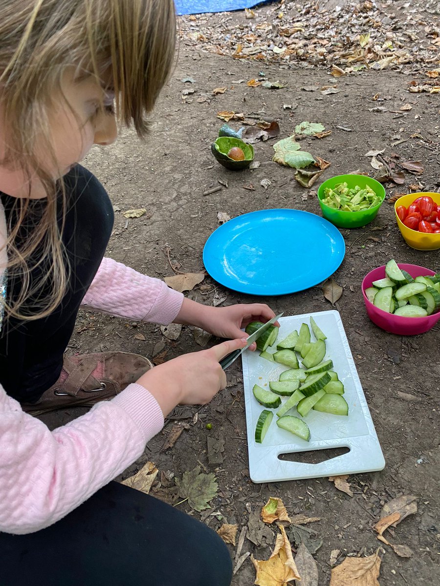 ExplorersMud's tweet photo. Some more amazing chefs who joined us for our #holidayclub #explorerdays this summer at #MudPieExplorers!
#healthyeating #forestschool #nature #outdoorlearning #natureschool #natureplay #mudpieexplorers #bristollife #bristolkids #bristoleducation #bristolschools #cookingonfire https://t.co/cMzJL0ZTpa