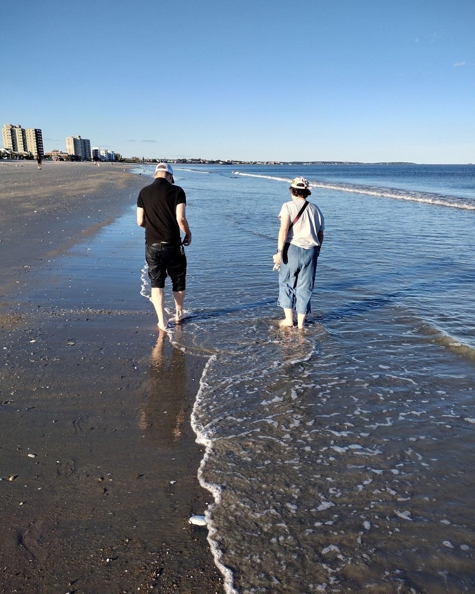 Communitas1954's tweet photo. Joan, Ash, and MaryAnn had dinner at Bianchi's Pizza and then strolled Revere Beach ๐
#WhatAPerfectDay #LifesABeach #BetterTogether #WeAreCommunitas https://t.co/Ks4U66SJmu