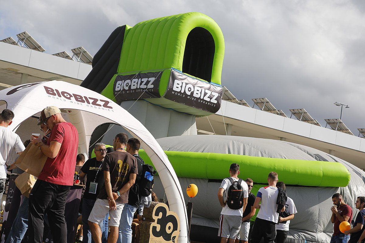 ❤️ SUCCÈS de l'EXTREM-JUMP de <a href="/biobizzwwo/">BIOBIZZ WWO</a> dans notre espace extérieur. L'avez-vous déjà essayé ?

#activites #biobizz #extremjump #inflatable #jump #attraction #expogrow