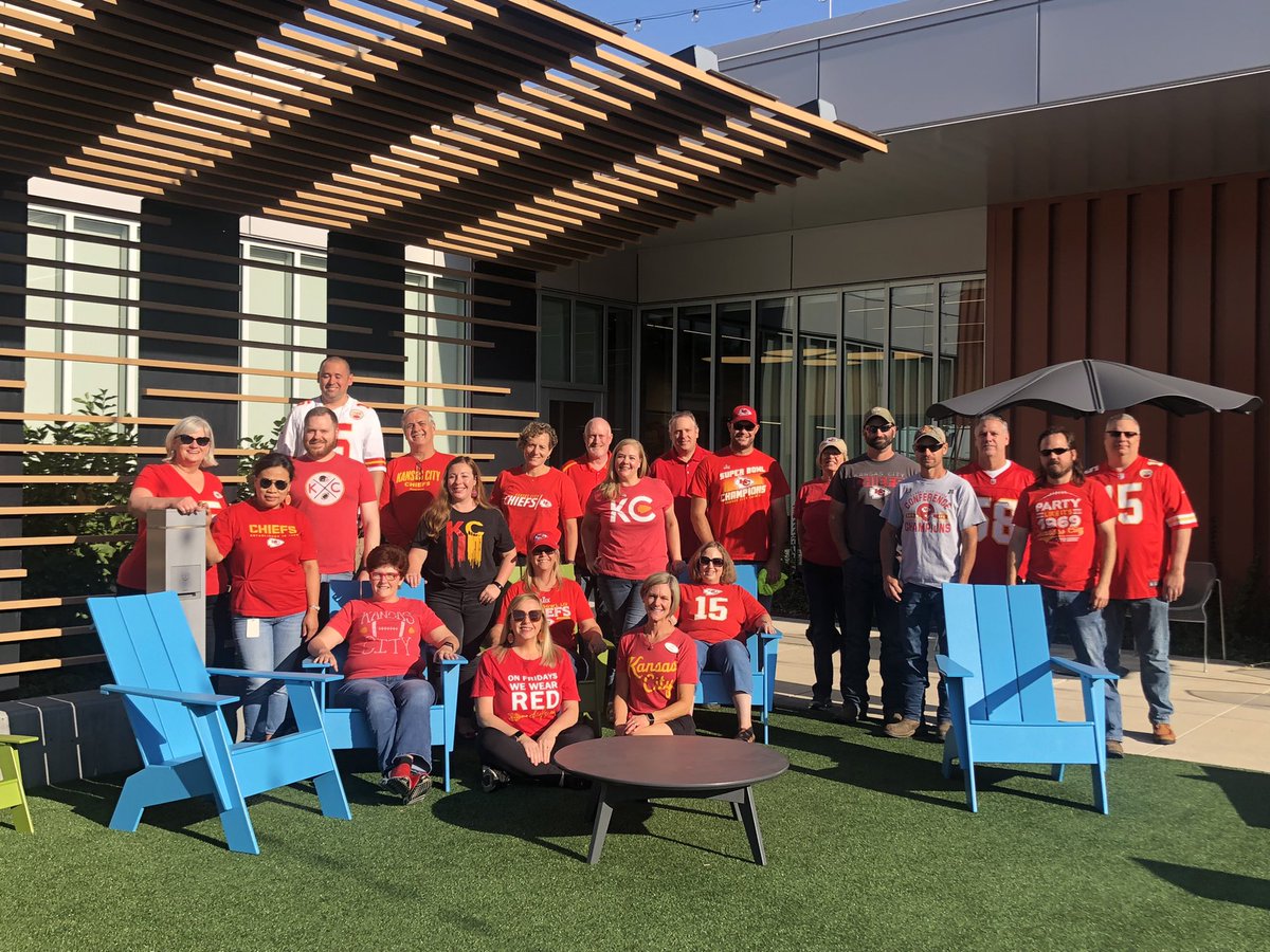 MerriamKS's tweet photo. Happy Red Friday from #TeamMerriam!

#ChiefsKingdom https://t.co/jI49qg4CYK