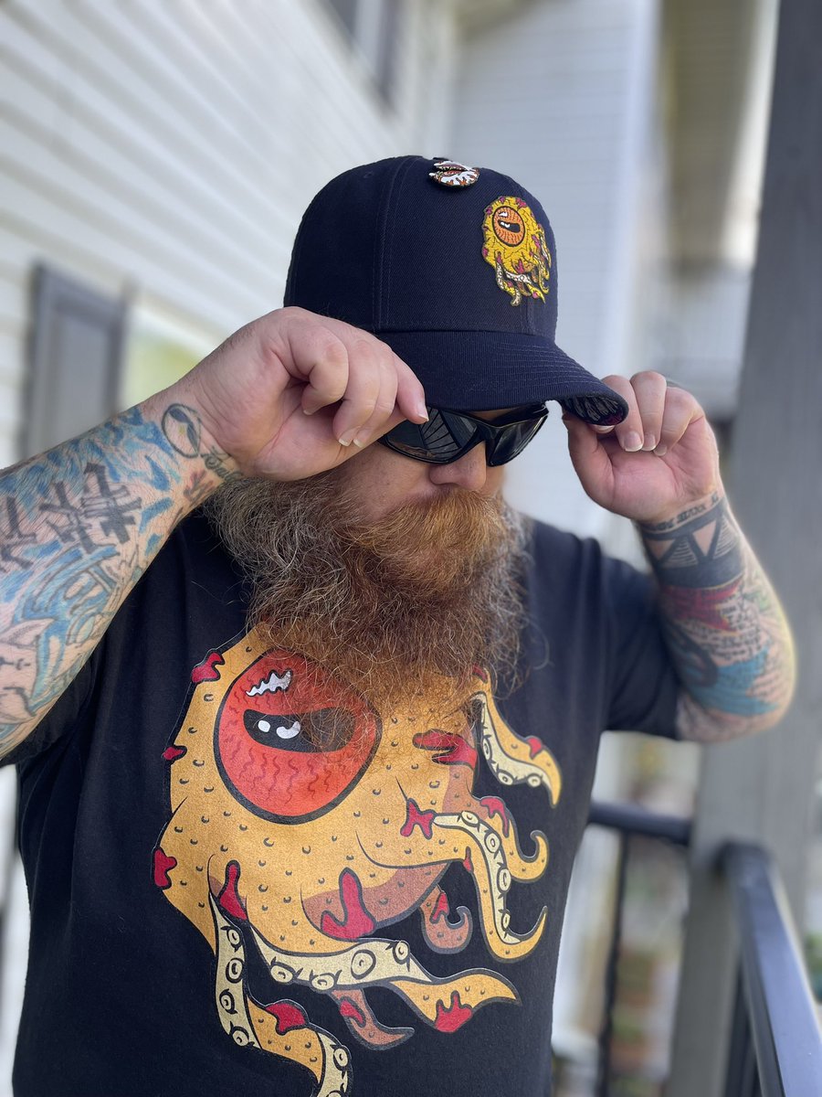 BRKCP_'s tweet photo. It’s #DionicDay and this hat and shirt are beautiful from the collab of @DionicWorldwide x Mishka ! #Mishka #KeepWatch #HatTwitter #HatHead https://t.co/2fvgKKsTTL