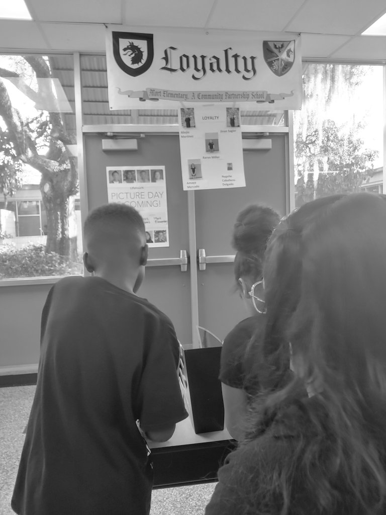 It's voting day! Best of luck to all of our candidates @MortElementary ! 🖤💛💚💙❤️ #5houses1heartbeat #runwiththepack