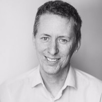 It's time to meet our storytellers!

Keith Serry is a father, husband, performer, teacher, producer, host, journalist, and when called upon, lawyer based in Montreal.

Keith hosts and produces The Volume Knob (volumeknob.net), a podcast about the way music makes us feel.