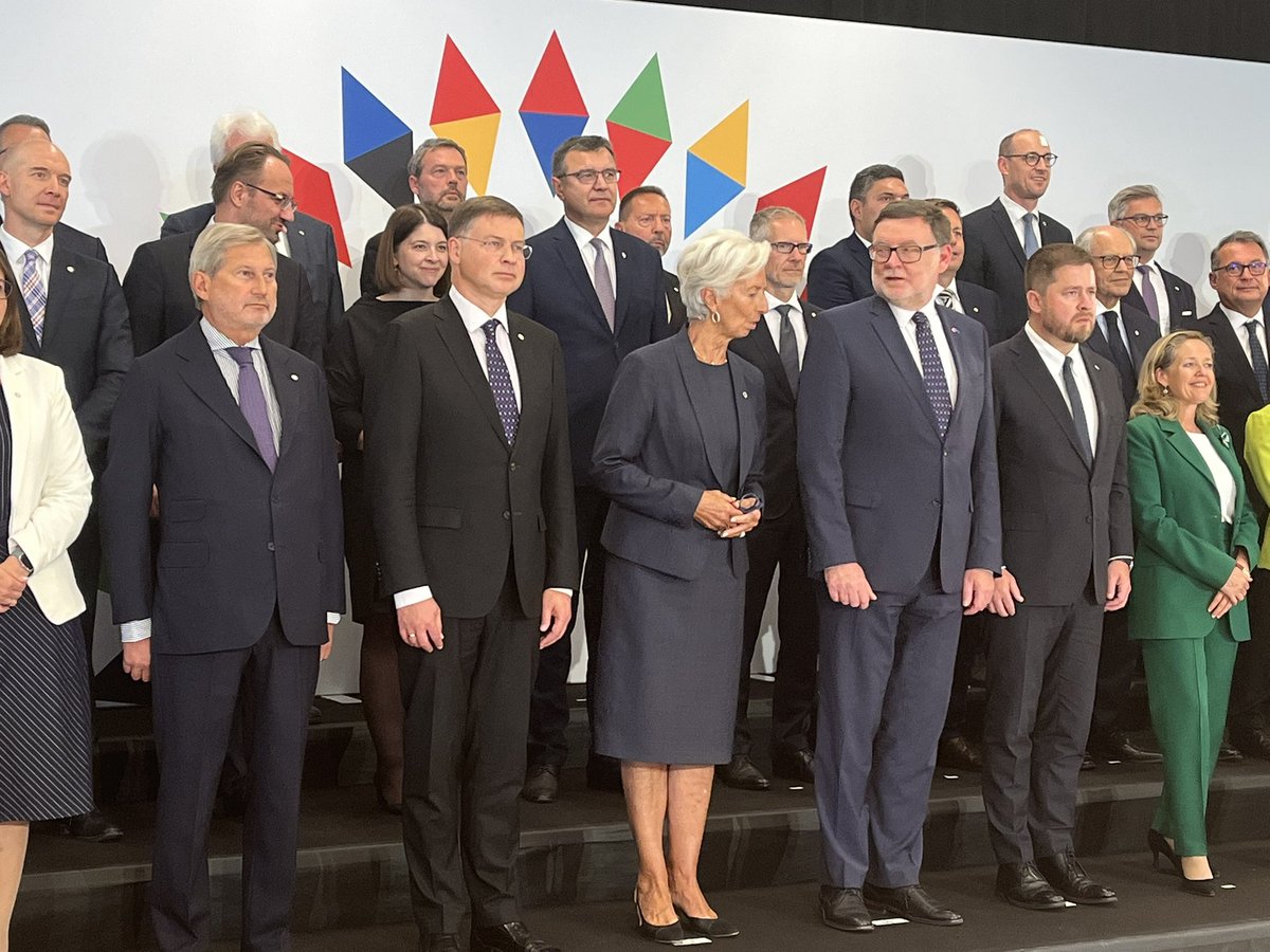 VDombrovskis's tweet photo. Strong continued support for #Ukraine at today’s #ECOFIN. EU ministers ready to provide national guarantees to make €5 billion available in loans to 🇺🇦- part 2 of an exceptional €9 billion MFA.

We’re working on how to meet further short-term financing needs.
#StandWithUkraine https://t.co/WruehU013H