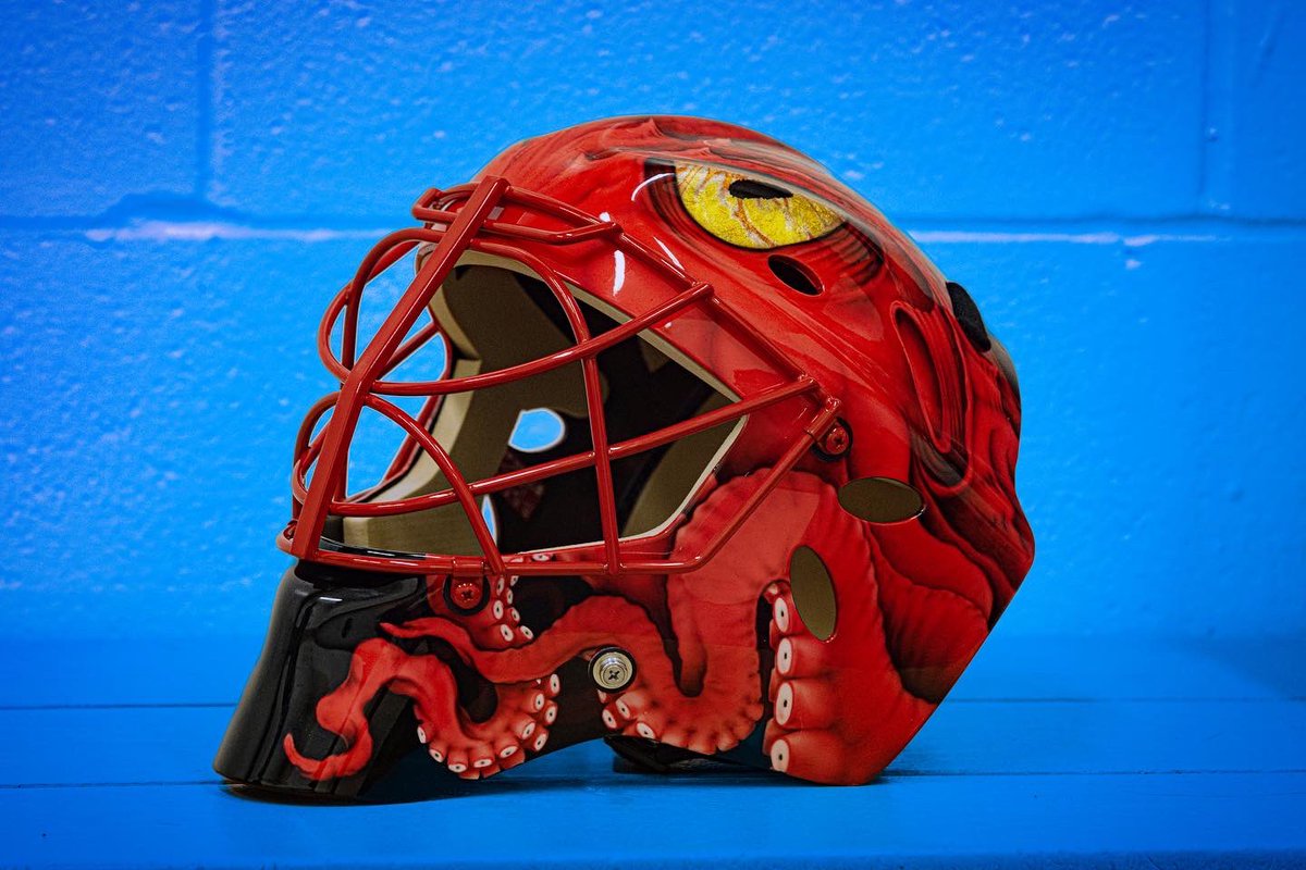 chriscapturedit's tweet photo. Introducing the @goalie_gear_gram @goaliesonly #optik #optik2 #octopus set with a @SPORTMASK #x8 painted by @rescustom! 

How 🐙🔥 is this set!???

#goalie #goaliegear #ggsu #brians #goaliesonly #sportmask #goaliegearnerd #goaliegeargram #goaliemask #goaliemaskart #ocean https://t.co/rc4r6Ctyhy