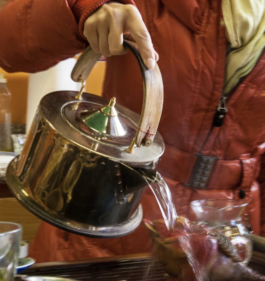 marnicpatterson's tweet photo. It’s #foodiefriday in #sanfrancisco and we’re seeing a traditional #japaneseteaceremony.

#teaceremony #sfcity #sfguide #ilovesf #lovesf #thesanfrancisco #sanfran #travelwritersuniversity #IFWTWA #trip101com #travelphotographer #travelphotography #phototravel #fridayfeeling https://t.co/aPQYWlXVWf