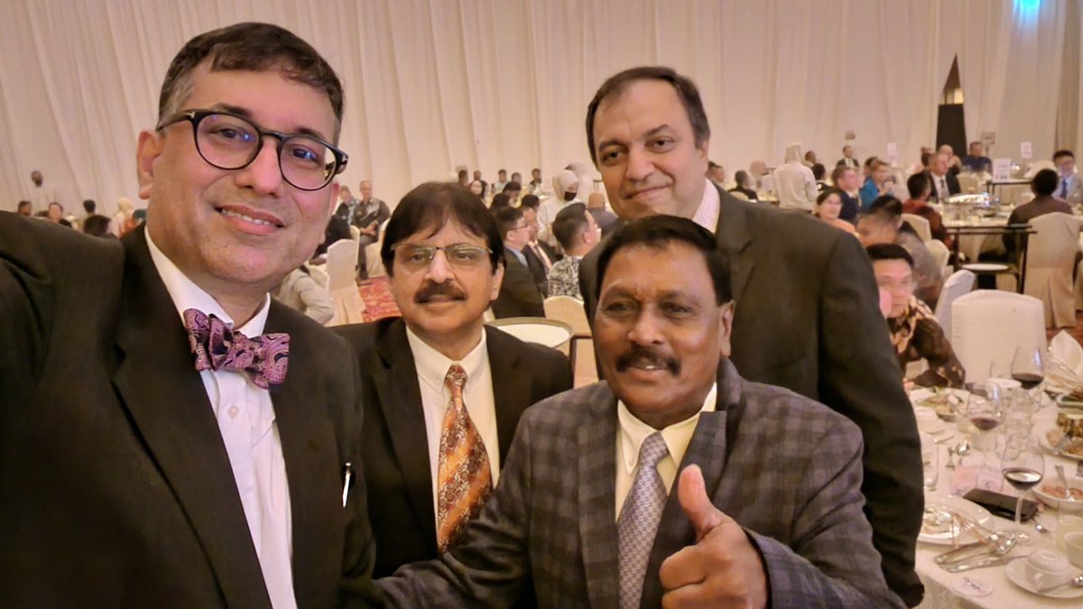 DatukKuljit's tweet image. Just attended a grand dinner to celebrate 65 years of Malaysia India Relationship.

Photo taken with Indian High Commissioner to Malaysia HE BN Reddy.

It was a great feeling to meet Dr Arun Kumar and Prof Dr Jaspal Sahota of Manipal University College Malaysia
