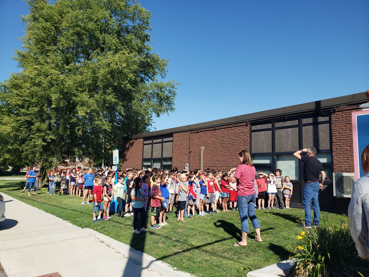 IWES2b's tweet photo. In honor of 911!#iwesraiders https://t.co/RwdKmTluuy