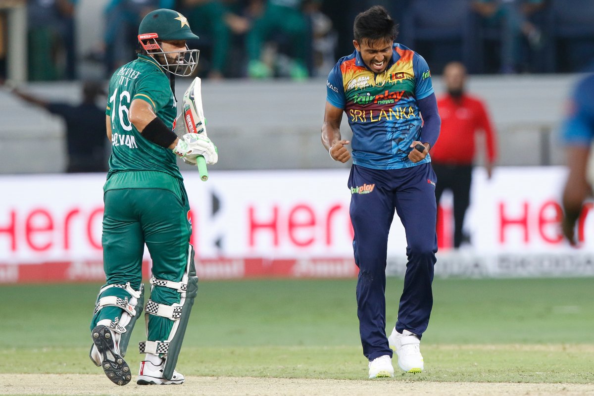 Creimas's tweet photo. #SL bowlers rocking during #PAKvSL 

@OfficialSLC @TheRealPCB @ACCMedia1 @ICC @ESPNcricinfo 

#PAKvsSL #SLvPAK #SLvsPAK #AsiaCup2022Final #ACC #AsiaCupT20 #GetReadyForEpic #SriLankanteam #pakcricket #CricketTwitter #Cricket https://t.co/620MQEwdxE