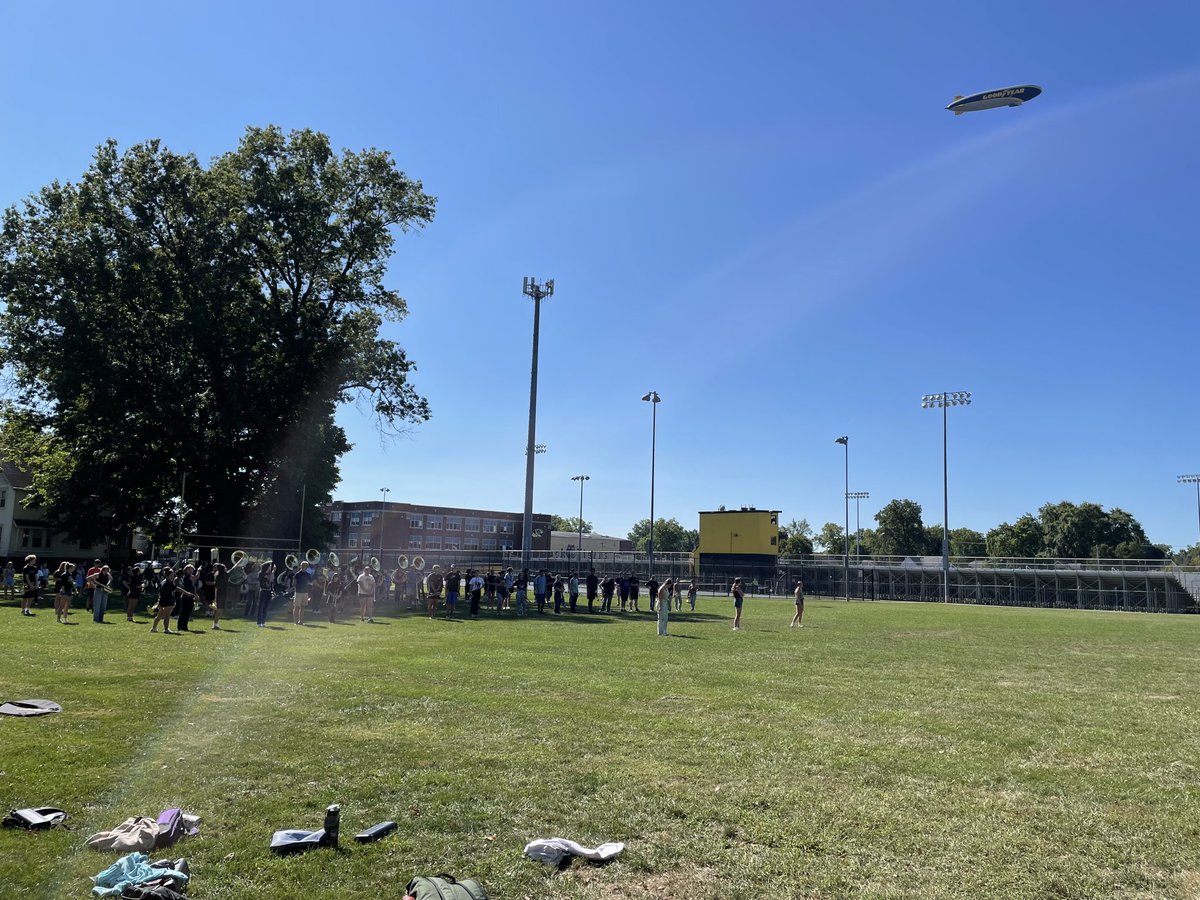 CFBands's tweet image. 4th period blimp sighting!!