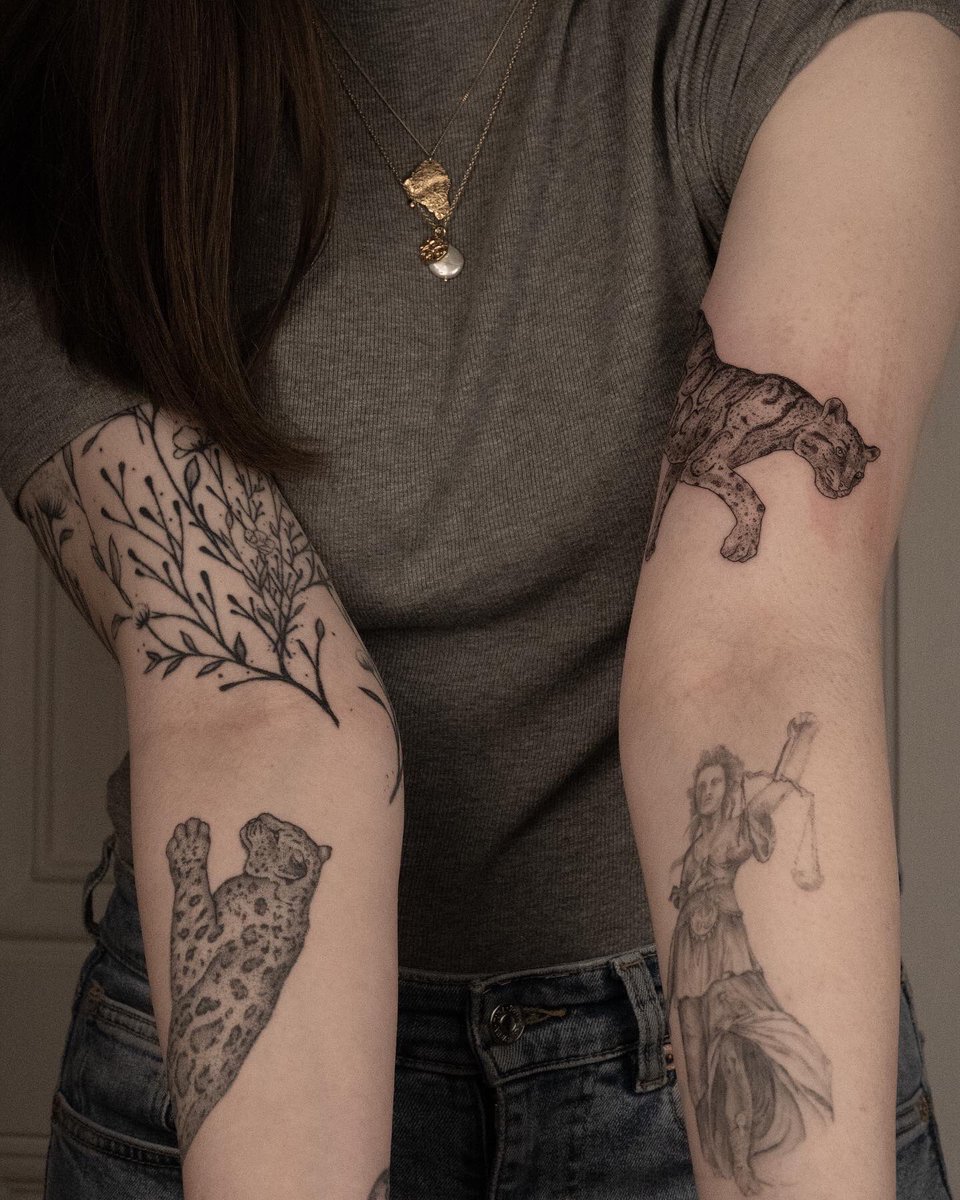 MaisonPython's tweet photo. Panthère et léopard des neiges par Chatoyant #leopardtattoo #tattoo #paristattooshop https://t.co/kHP4UOGbj3