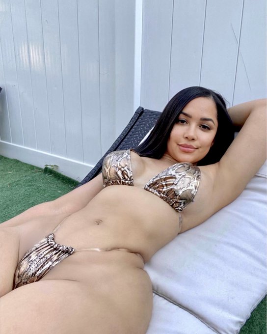 Front or back? 😉 https://t.co/JvejHx2Ovz