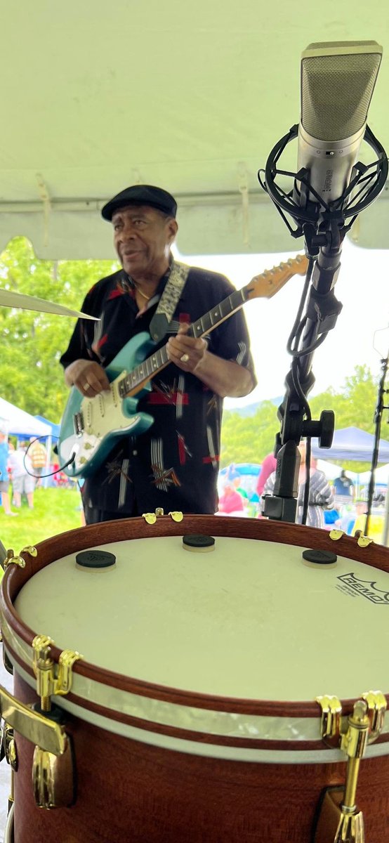 RobertsBlues's tweet image. Thanx To Jim Gillon #Drummer The Kingbees for these unique pics from the Festival in the beautiful North Carolina Mountains.  #NewRiverBluesFest in #GrassyCreekNC #TheKinbgbees #JimGillon #Drums #DrummersPerspective #RoyRoberts #September4th