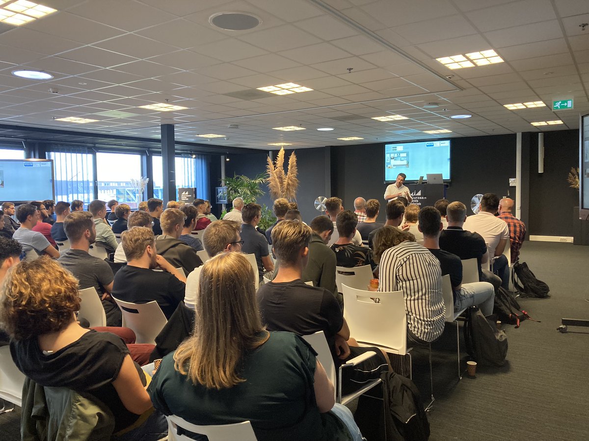 CMvanderPutten's tweet photo. Aftrap in de Duurzaamheidsfabriek in Dordrecht. Het komende half jaar werken Ad'ers van Rotterdam Academy en mbo'ers van Da Vinci College weer samen aan projecten uit het bedrijfsleven. #hsrotterdam #rdamacademy #davincicollege https://t.co/TXttwBM8gW
