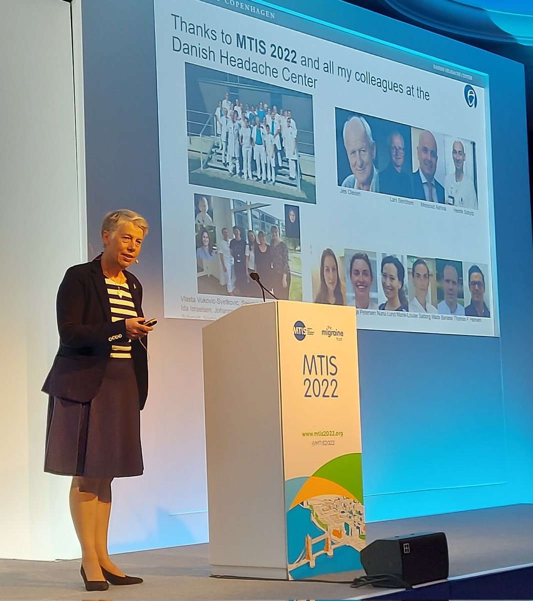 𝐀𝐫ã𝐨 𝐁. 𝐝𝐞 𝐎𝐥𝐢𝐯𝐞𝐢𝐫𝐚, 𝐏𝐡.𝐃. (@arao_b_oliveira) on Twitter photo #MTIS2022 peak moment ➡️ the Amazing Prof. <a href="/rj_rigmor/">Rigmor H. Jensen</a> gives speech on Highs and Lows in Headache ➕️ invite the audience to join as one choir to sing happy bday to the Legendary Jes Olsen! What a moment 👏🥳🎉🎁 #MTIS2022 peak moment ➡️ the Amazing Prof. <a href="/rj_rigmor/">Rigmor H. Jensen</a> gives speech on Highs and Lows in Headache ➕️ invite the audience to join as one choir to sing happy bday to the Legendary Jes Olsen! What a moment 👏🥳🎉🎁