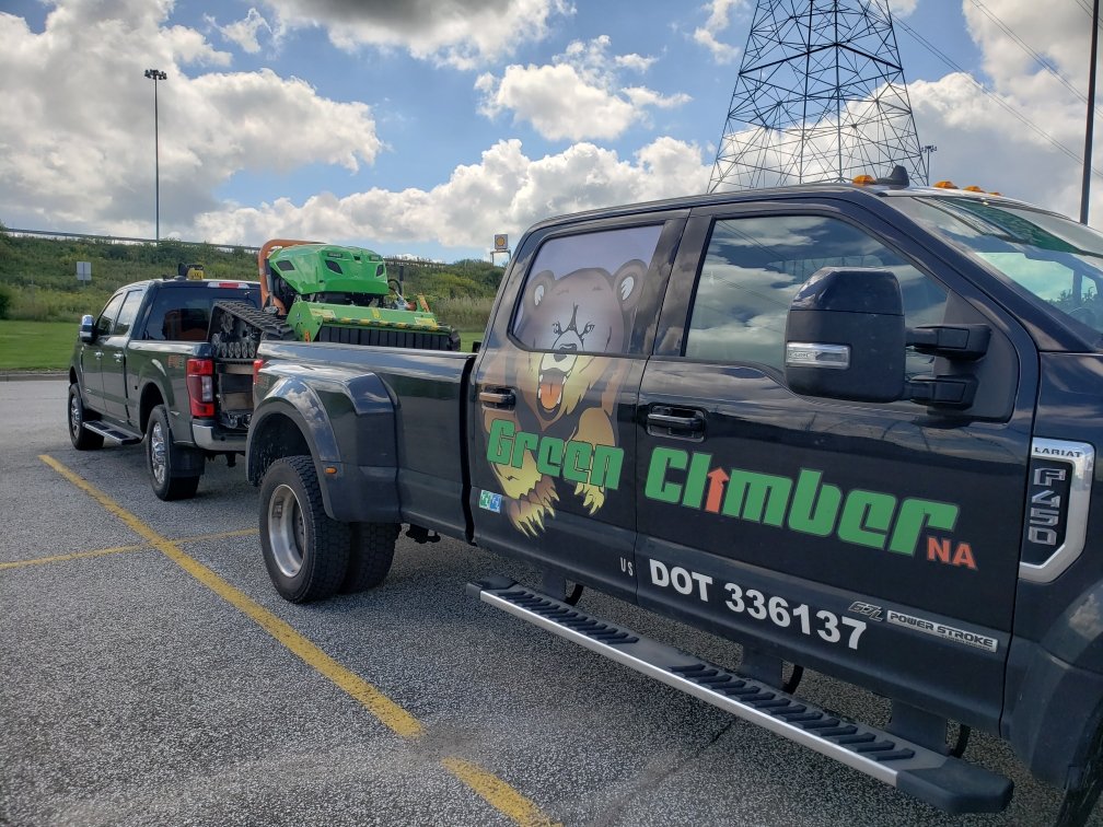 GreenClimberNA's tweet photo. The Green Climber F300 PRO is small enough to fit into a truck bed. The machines convient size make it perfect for quick transport between job sites #butstuff https://t.co/WrycrJDuQO