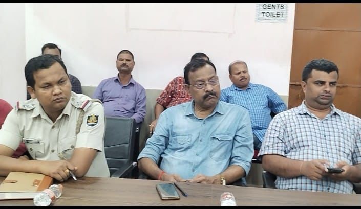 Preparatory meeting for celebration of Dussehra festival 2022 under the chairmanship of President, Dussehra Puja Committee cum Hon'ble MLA, Jeypore.This year there will be cultural program from 30/09/22 to 4/10/22 and burning of Ravana at Dussehra padia. @dmkoraput @jeyporemplt