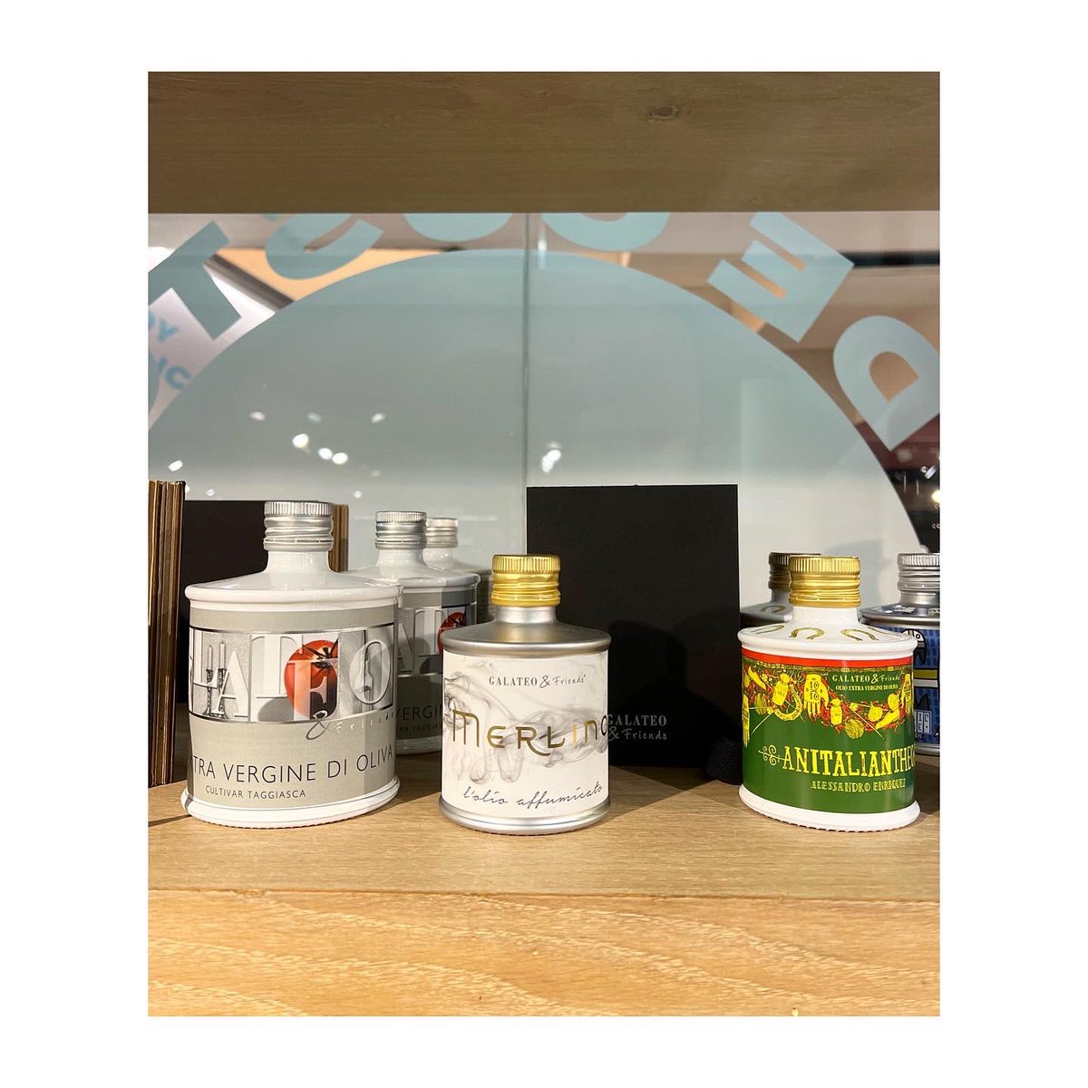 Galateofriends's tweet photo. Milano @rinascente Saremo presenti dal 8 /09 al 10/10 con le nostre #signatures #olioextraverginedioliva @galateofriends all’evento DE GUSTO Olive oil & Wine #galateoandfriends #extravirginoliveoil #degusto #larinascentemilano #taggiasca #olio https://t.co/IvbieJr4Km