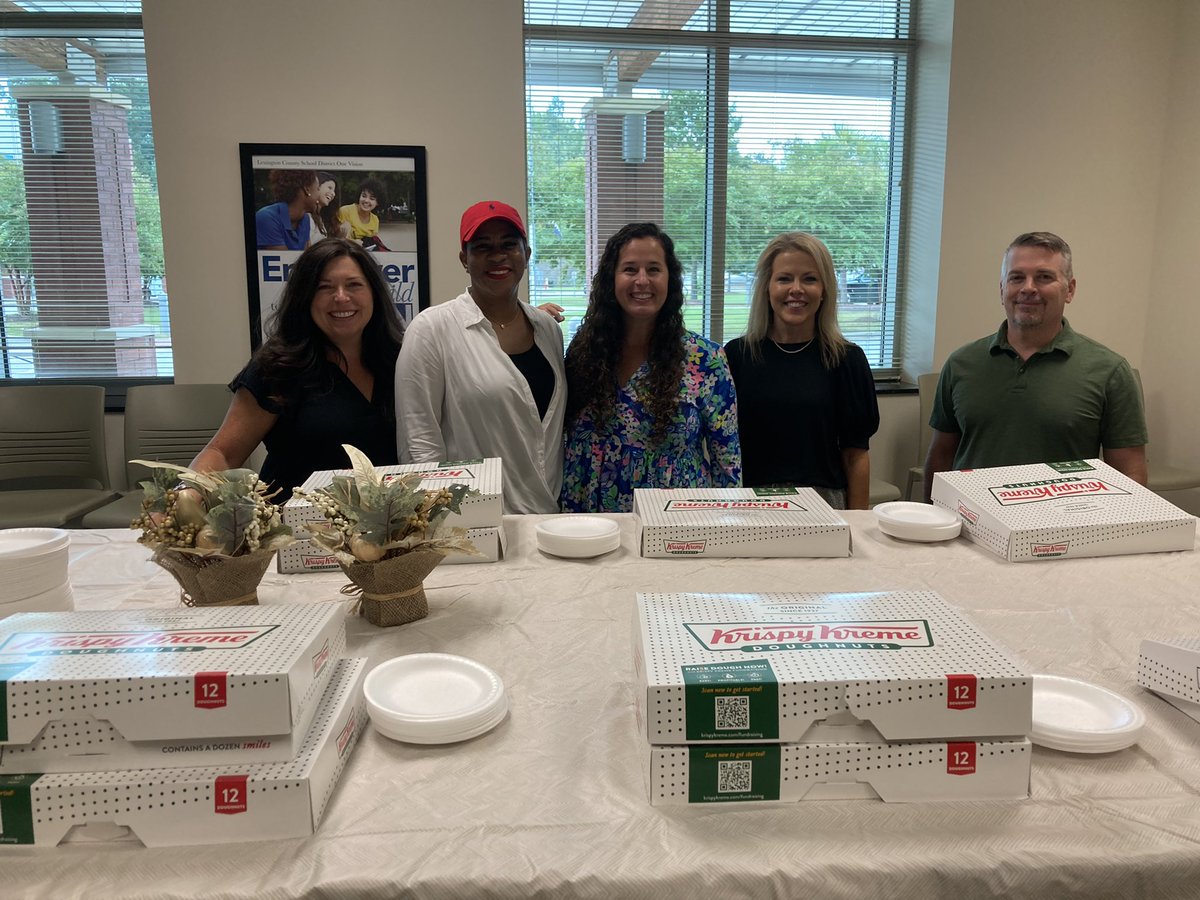 tarablack811's tweet photo. Thank you RBHS PTSO and Katie Rawls at our Lexington Krispy Kreme for doughnuts and coffee this morning for our faculty and staff @RBHSGators @krispykreme https://t.co/nZr0aetKbE