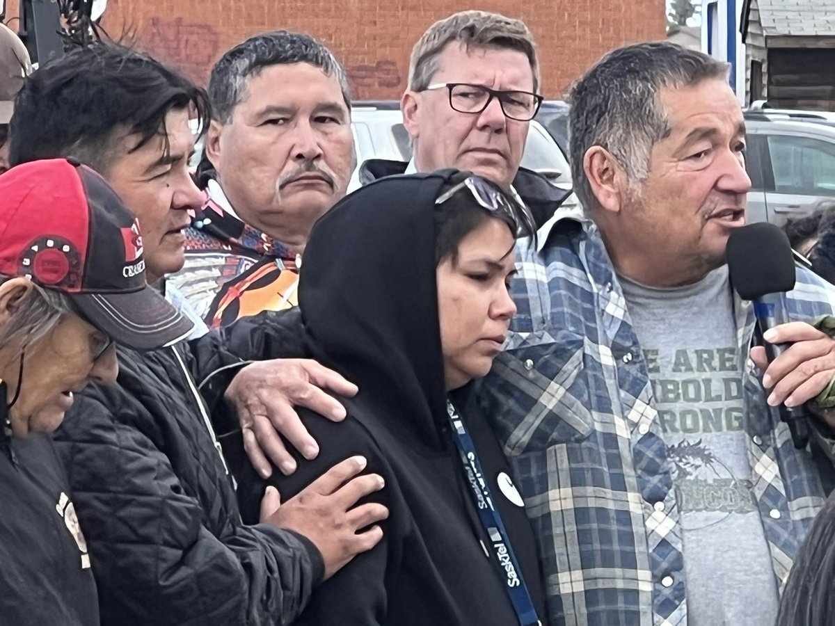 Devin_Heroux's tweet photo. Now learning a wake was held Wednesday night on the James Smith Cree Nation for Damien Sanderson. 

Hundreds of people from the community showed up for it. Including Chiefs. 

Yesterday Darryl Burns, whose sister was killed, held Damien’s wife, Skye, and talked about forgiveness. https://t.co/DwEcAYZoxg