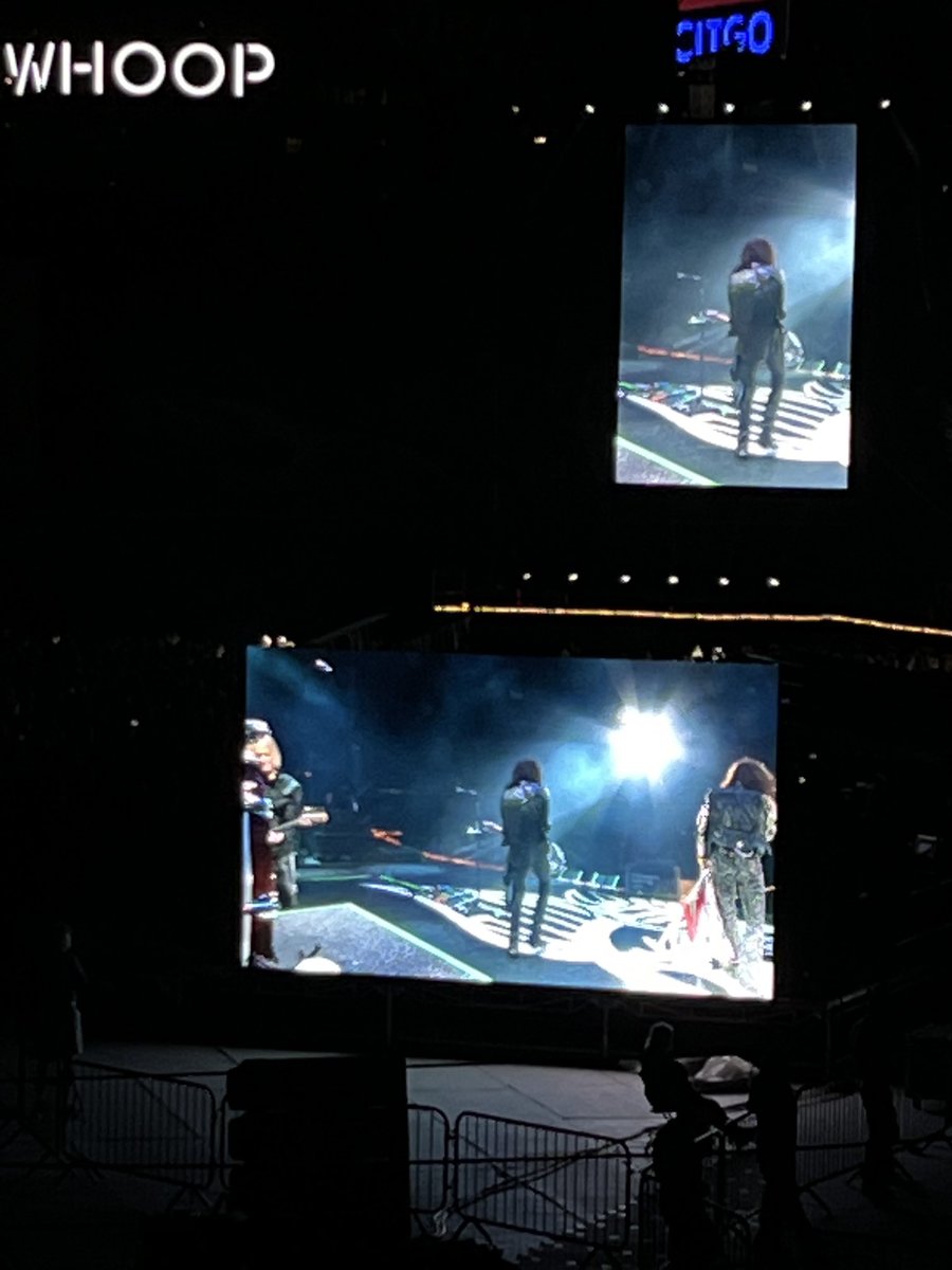 janman85's tweet photo. Best show, best night ever!!!well worth the wait!! Thank @Areosmith https://t.co/2navXUaMC5
