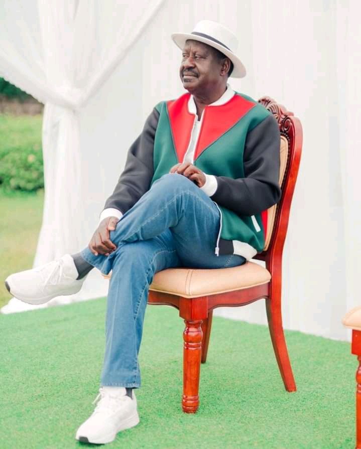 I'll be posting Baba's photos at any given time if you love him 
Like and retweet
If it hurts you get over it 
Ladies and gentlemen Raila Amollo odinga