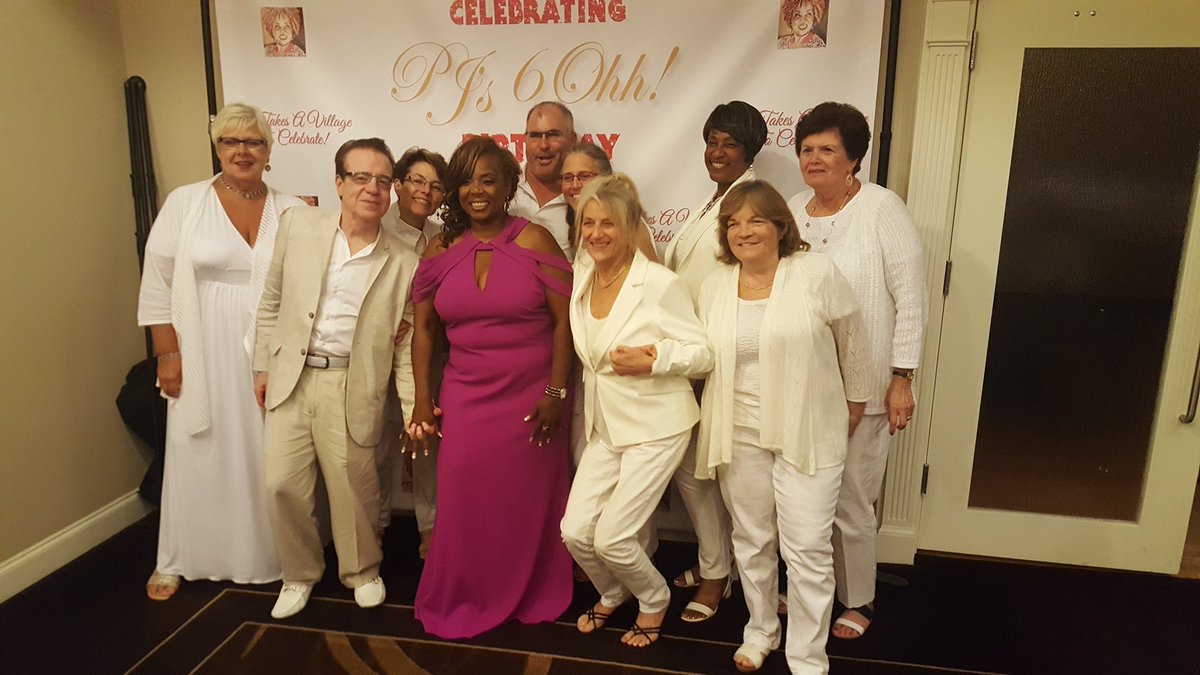 pj_Simon's tweet photo. @1iota A few of my Classic ‘57 friends are still waiting for tickets to see @violadavis on @TheView Please come through.   #ClearUs
#WomanKing
#BirthdayWish
#WeAreSixtyFive https://t.co/LzL63WH0ZI