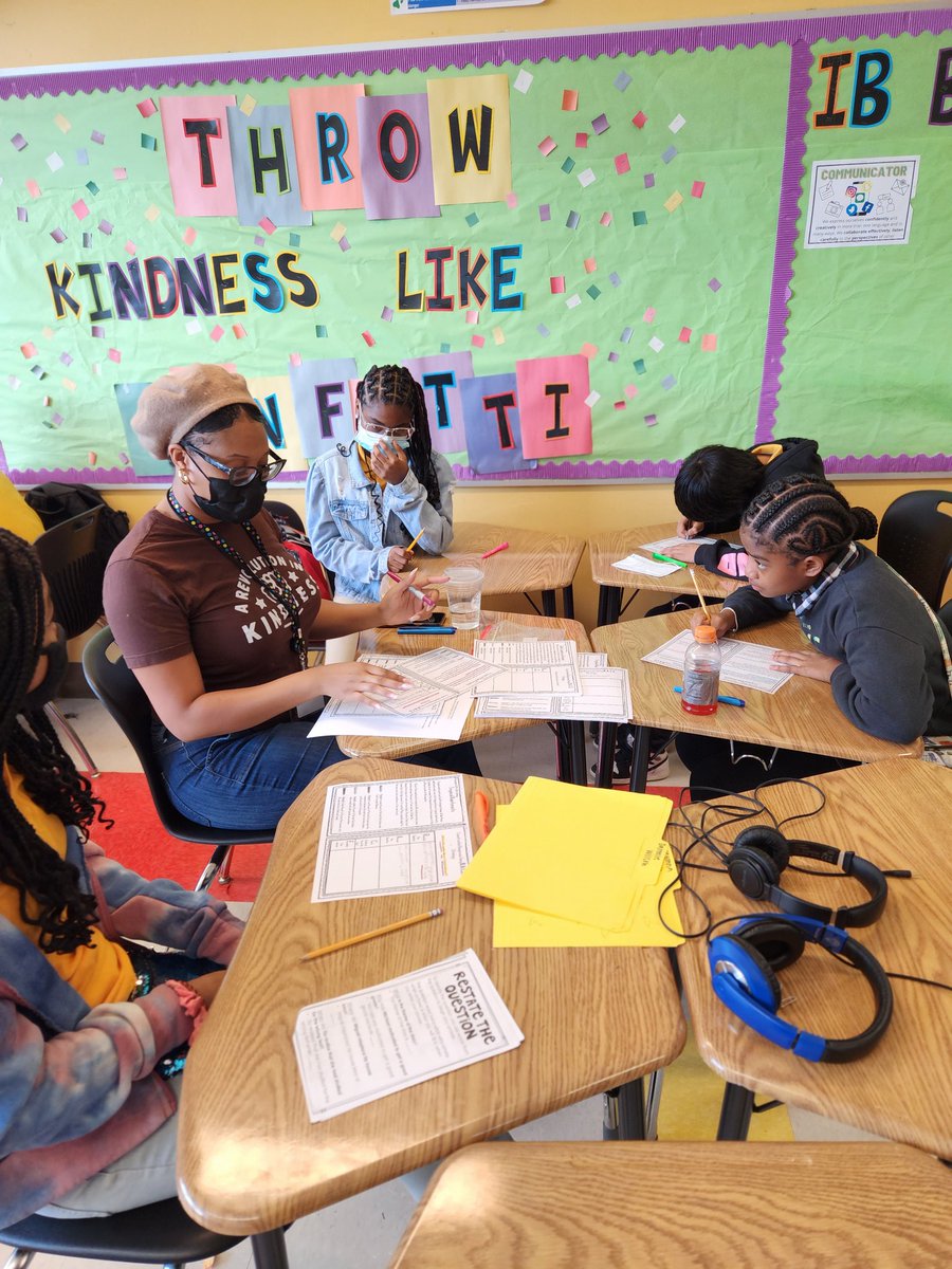 BrantonYMS's tweet photo. More small group instruction. #personalizedlearning @RonGarlington https://t.co/kBz3RtOdkv